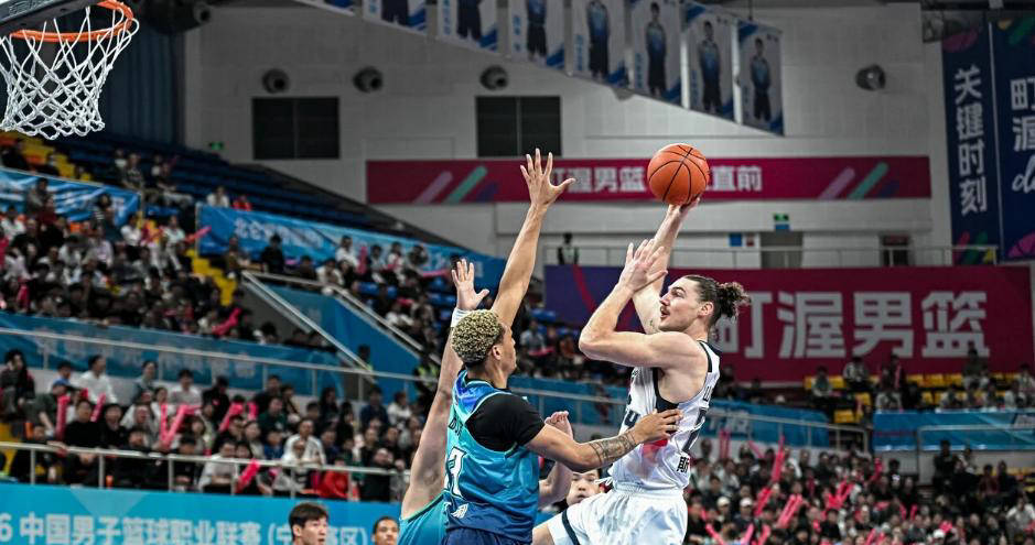 窗口期亚特兰大备战足总杯冲刺阶段广东宏远调整名单以备NBA常规赛，清晨山东男篮调整名单以备法甲看傻球迷的简单介绍